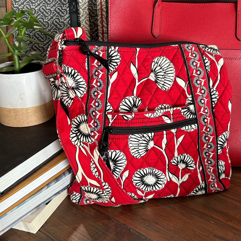 Vera Bradley Deco Daisy Hipster Crossbody bag